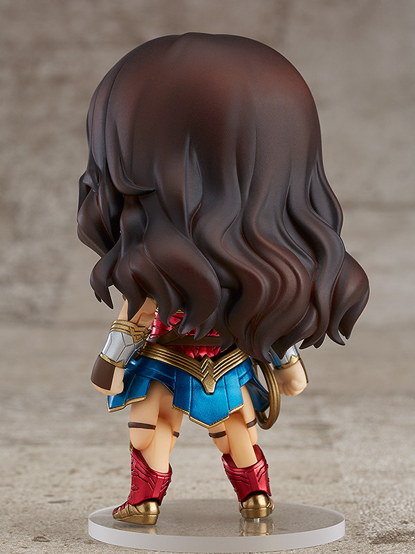 nendoroid wonder woman hero's edition