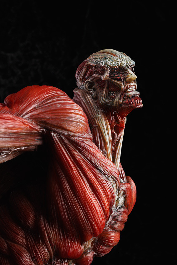 colossal titan statue by good smile company