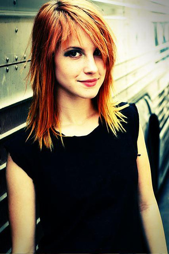 hayley williams hairstyle with bangs. Do you like Hayley Williams#39;