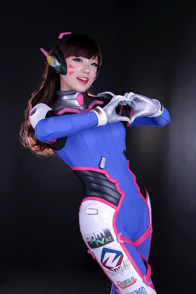 Crunchyroll Cosplay Hana Song Dva Em Overwatch