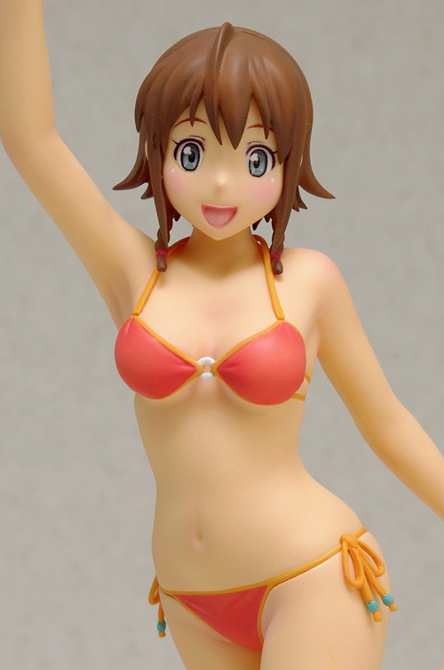 Two sci-fi anime swimsuit figures due in April.