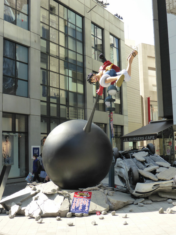 Life-Sized Goku vs Luffy Battle Promotes "J-Stars Victory VS."