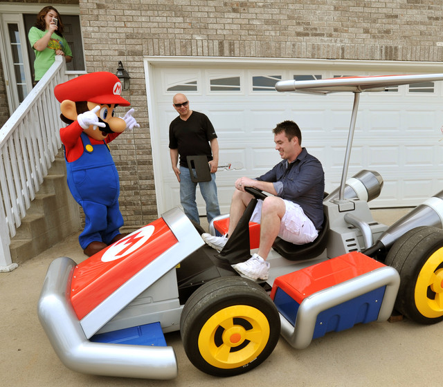 Crunchyroll Mario Personally Delivers Real Life Mario Kart To Lucky Fan 7066