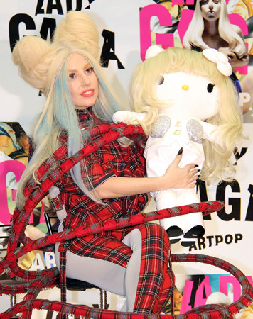 Crunchyroll - VIDEO: Lady Gaga Auctions Hello Kitty For Charity