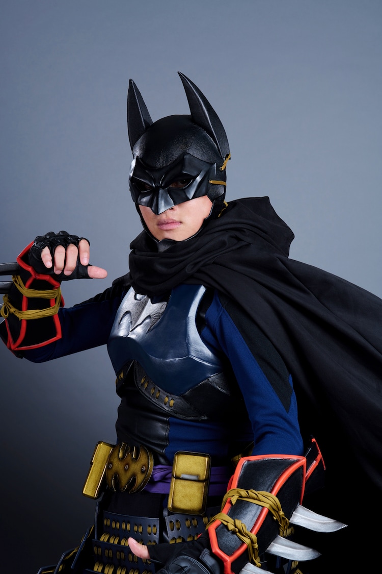 Ein Werbefoto von Schauspieler Takurou Sawada in vollem Kostüm und Make-up als Batman im kommenden Bühnenstück von Batman Ninja The Show.