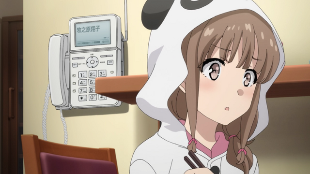 Kaede flinching at the sound of a phone ringing