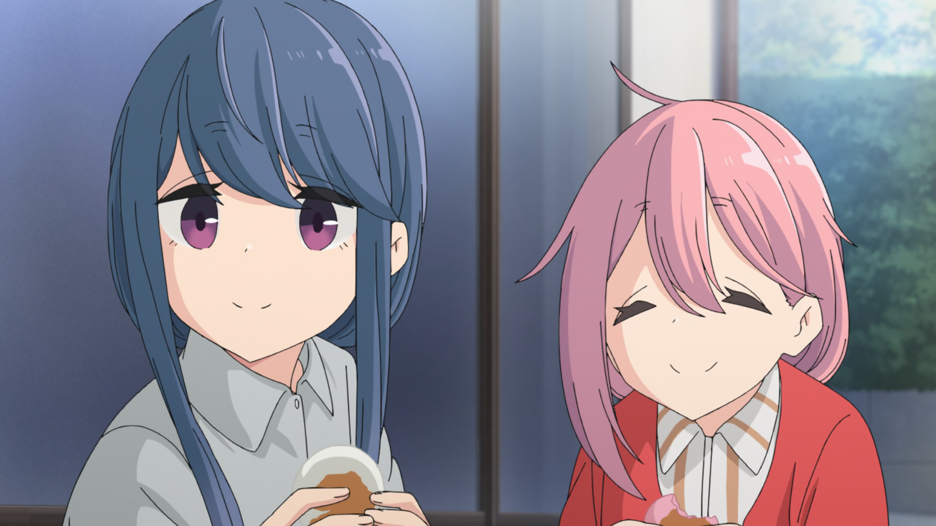 Nadeshiko und Rin essen zusammen im entspannten Lager