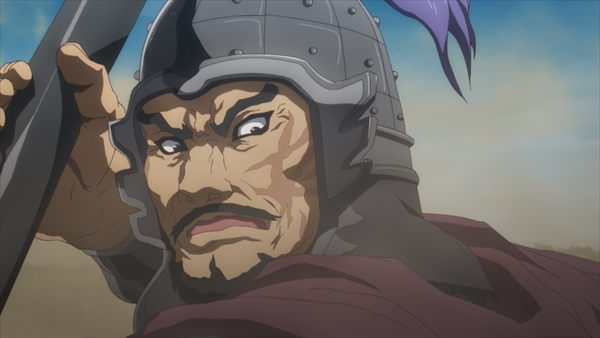 Ein vom Kampf gezeichneter General schwingt in einer Szene aus dem Kingdom TV-Anime eine Stangenwaffe.