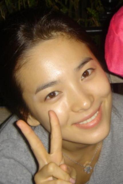 Song Hye Kyo or Lee Da Hae, with their beautiful face no doubt they look go...
