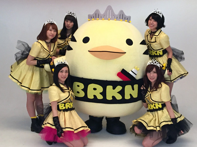 video: j-idols discover 8-bit graphics in 