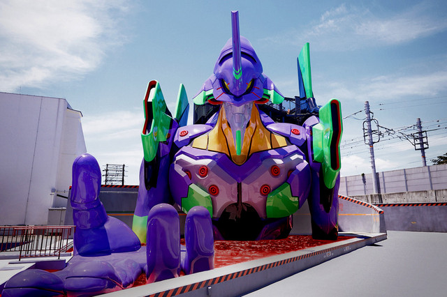 A promotional photo of the 15 meter Eva Unit-01 statue installed at the Evangelion Kyoto Base attraction at Toei Kyoto Studio Park in Kyoto.