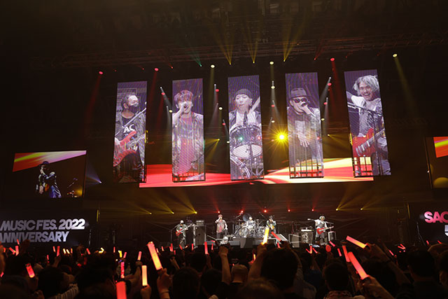 FLOW performing live