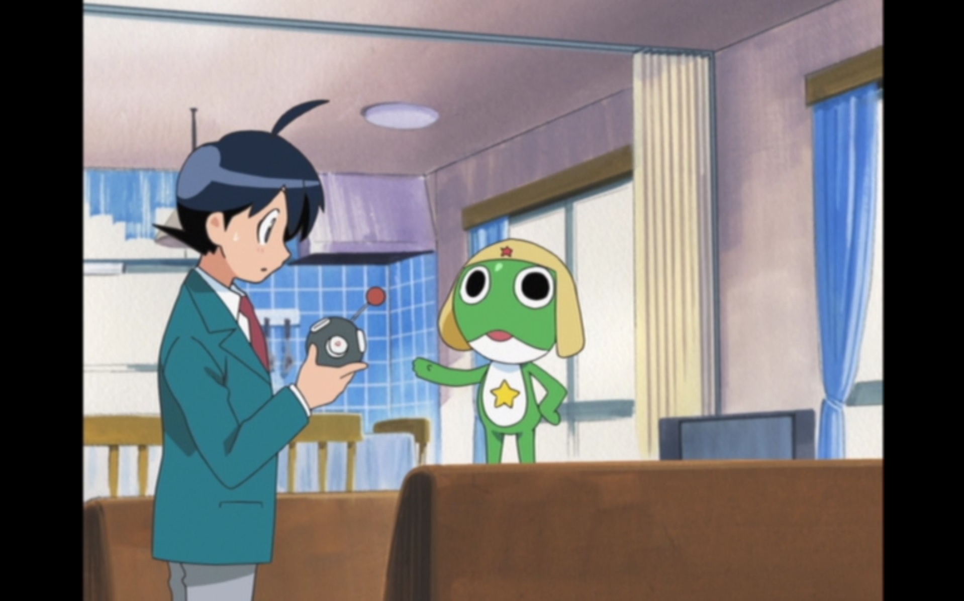 Keroro macht Fuyuki in einer Szene aus dem Sgt.  Frosch-TV-Anime.