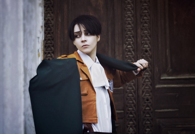 Crunchyroll - Epic Levi Cosplay Features His Beautiful Back With A ...