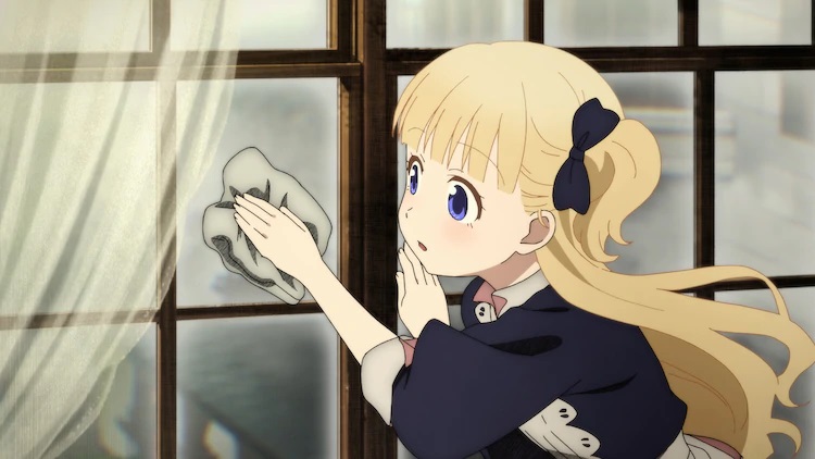Emilyko, una "muñeca viviente", limpia un cristal de una ventana en una escena del próximo anime de televisión Shadows House.