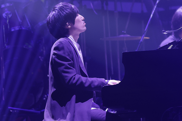 Hiroyuki Sawano performing on the piano