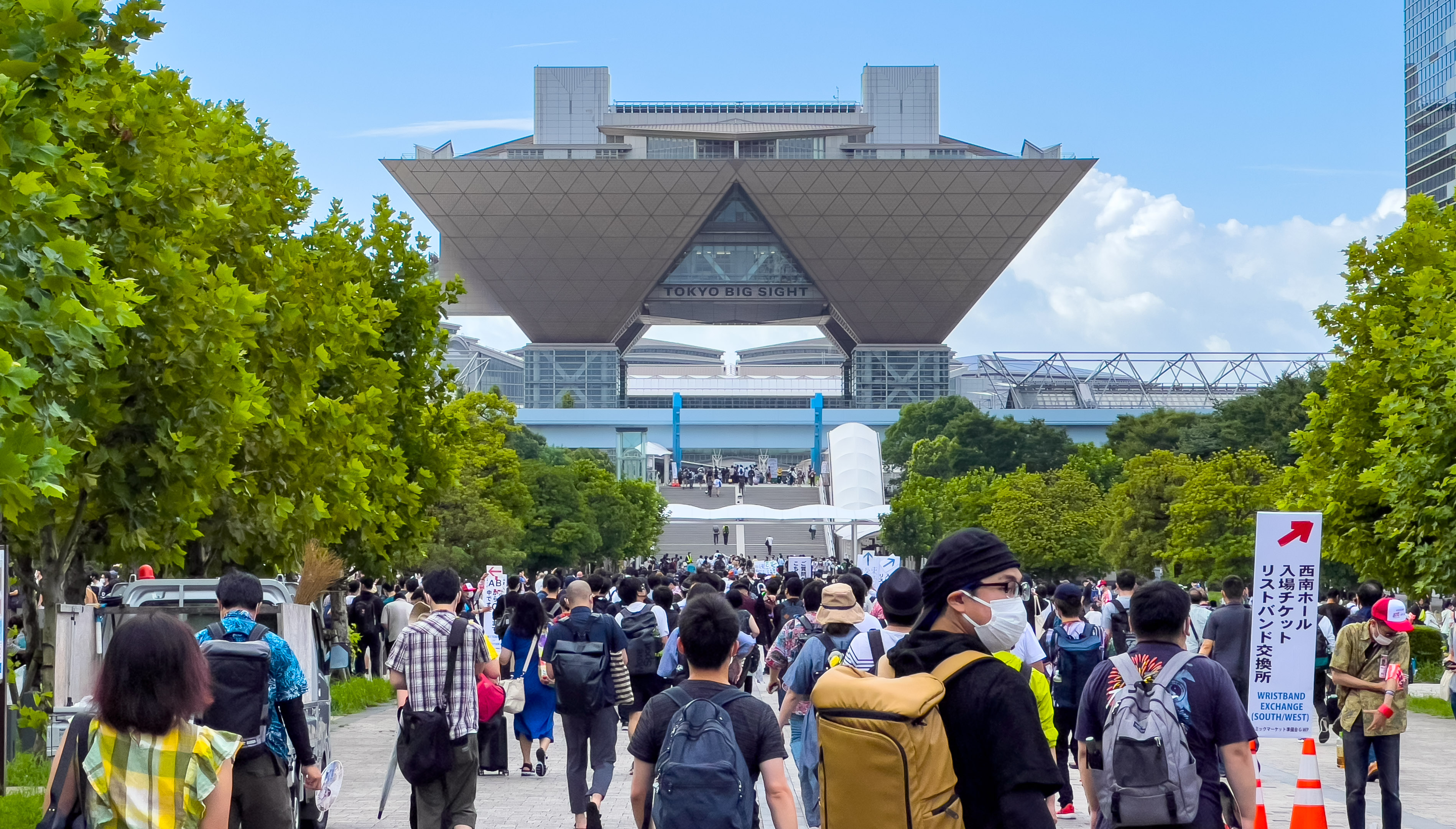 Tokyo Big Sight in the morning of Comiket 100 day 1