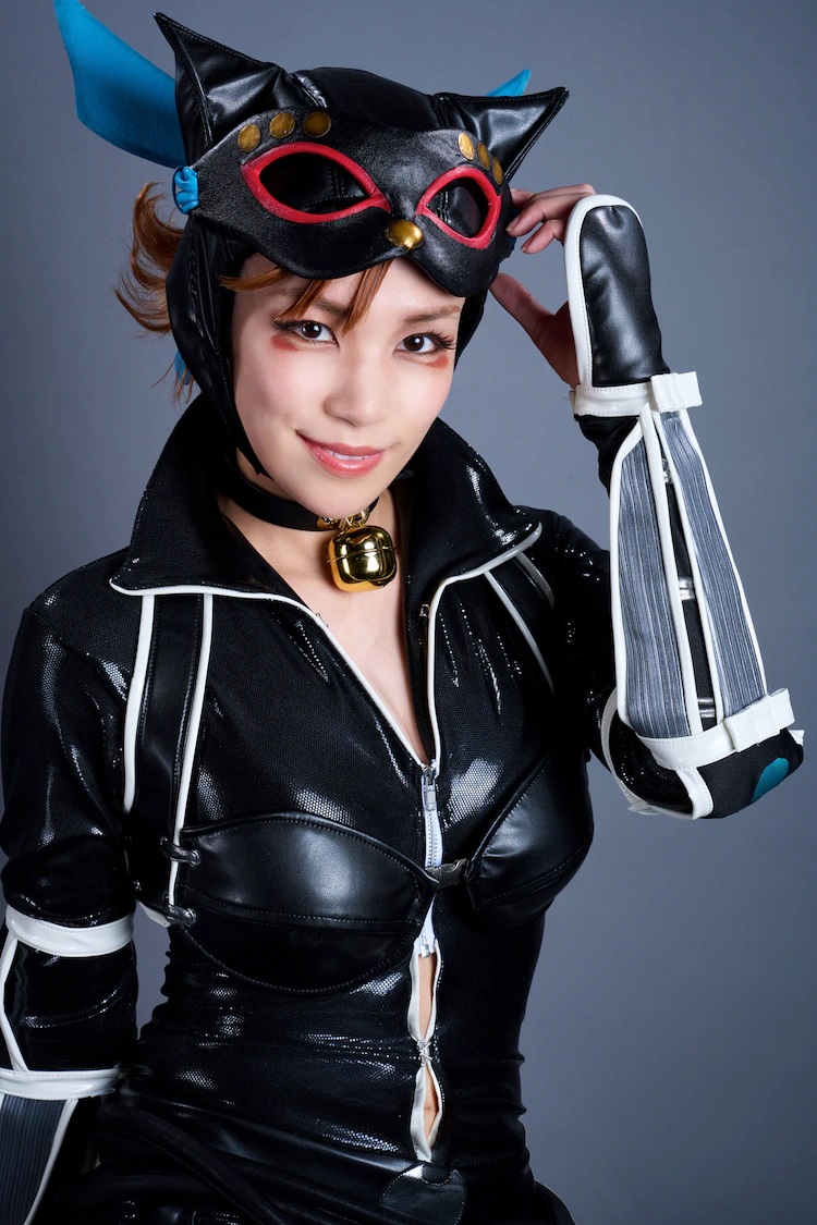 A promo photo of actor Saaya Suzuki in full costume and make-up as Catwoman in the upcoming Batman Ninja The Show stage play.