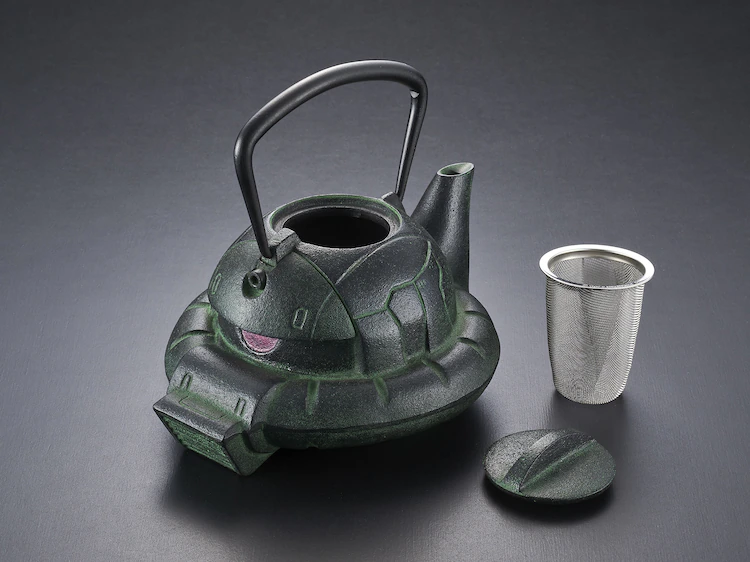 Zaku kettle with strainer