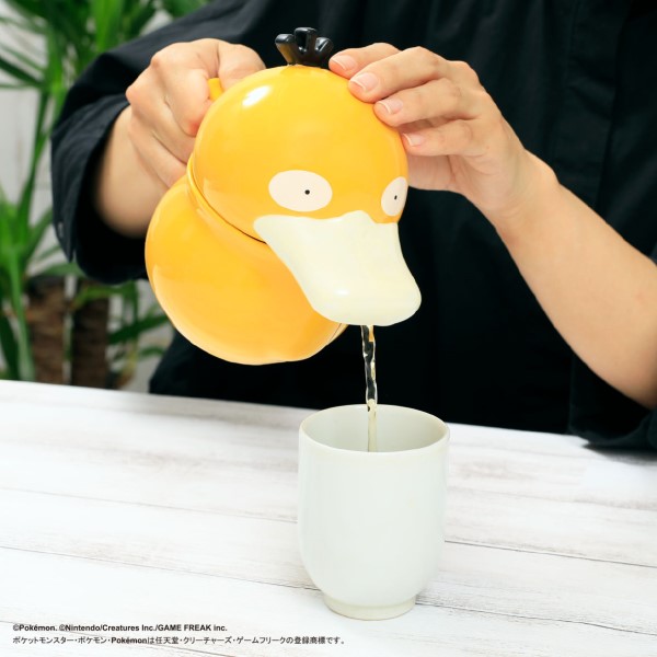 Pouring the Psyduck tea