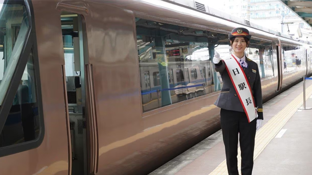 #Bunny Girl Senpai Anime trainiert hart, während Mai VA die Rolle des Dirigenten in der Railway Collab übernimmt