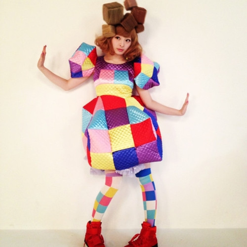 Crunchyroll - Kyary Pamyu Pamyu Cosplays as...Rubik's Cube!?