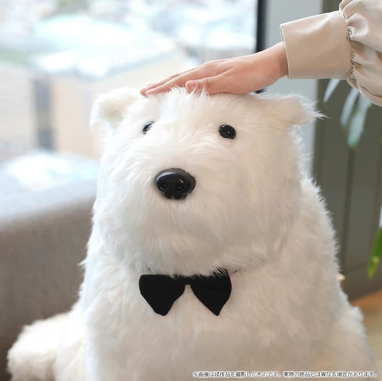 A promotional image of Movic's made-to-order Bond plush toy from the SPY x FAMILY TV anime showing a close of the toy being petted by a model.