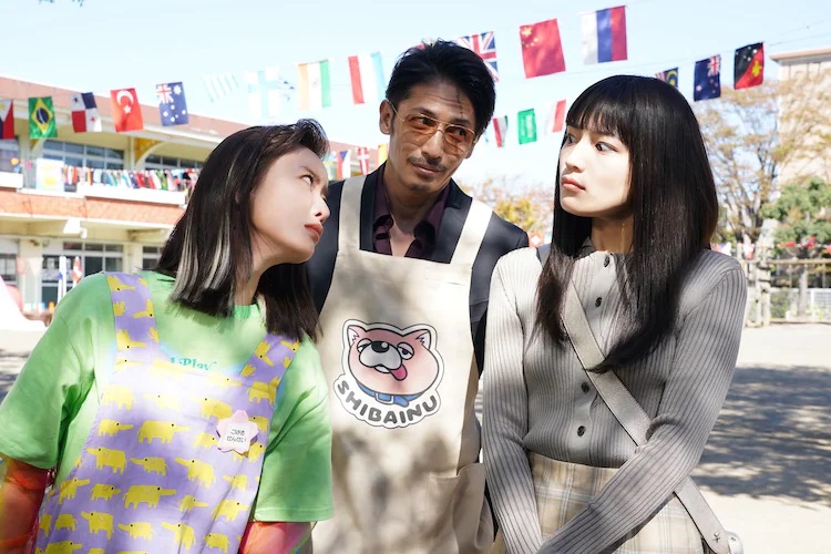 Eine Begegnung im Supermarkt wird in einer Szene aus dem kommenden Live-Action-Film „Der Weg des Hausmanns“ angespannt und kompetitiv.