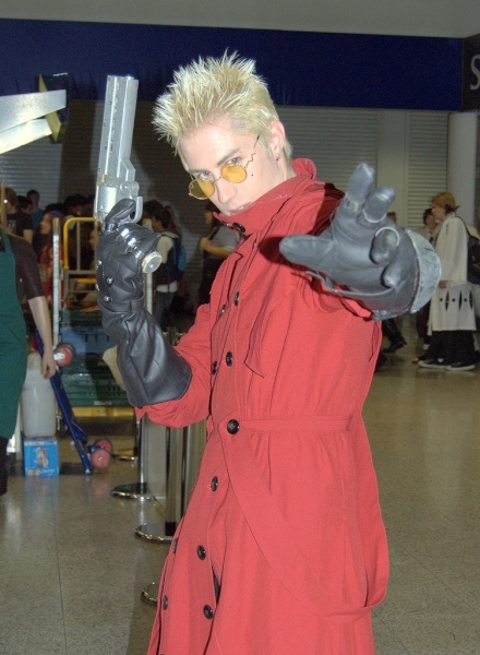 Веша. ВЭШ ураган косплей. Триган ВЭШ косплей. Vash Trigun Cosplay. Триган ураган косплей.