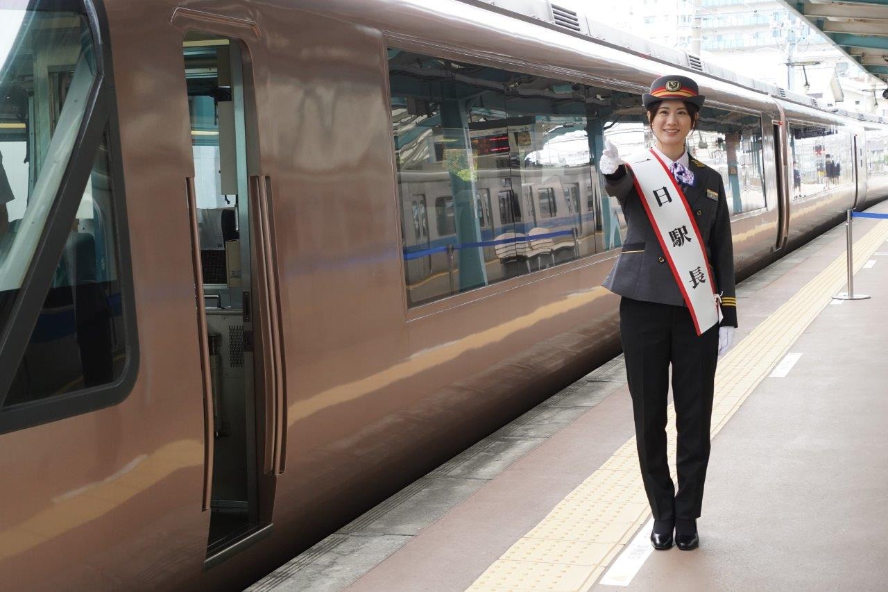 Schlingel träumt nicht davon, dass sich eine Schwester auf den Weg macht x Odakyu Electric Railway
