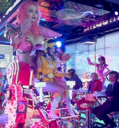 Crunchyroll - Eye-popping Robot Girls Restaurant Opens in Tokyo!