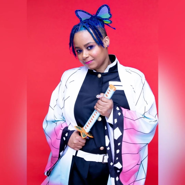 Queen E Cosplays as Shinobu Kocho (Demon Slayer: Kimetsu no Yaiba)