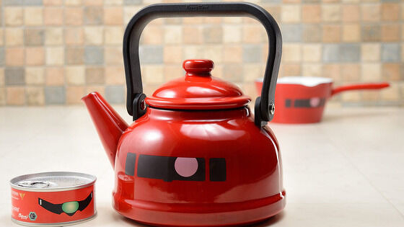 Char's custom Zaku kettle