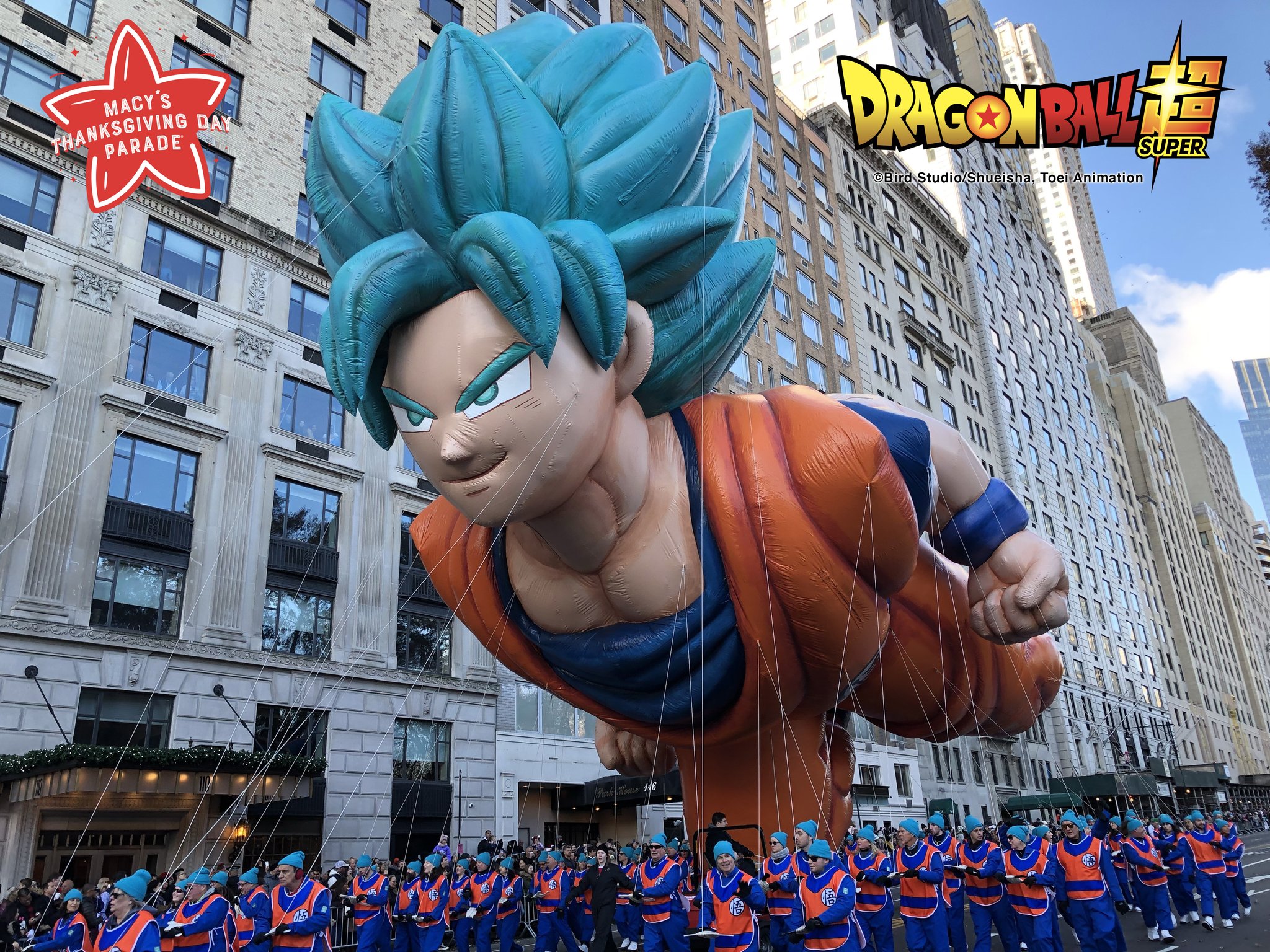 <div></noscript>Dragon Ball's Goku Returns To Macy's Thanksgiving Day Parade</div>