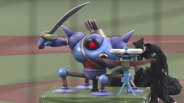 Die Killing Machine von Dragon Quest wirft den ersten Wurf beim japanischen Baseballspiel