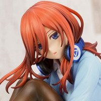 the quintessential quintuplets miku nakano figure