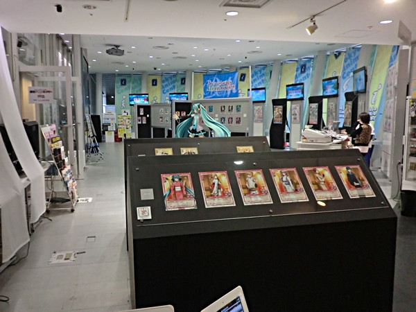 Crunchyroll - FEATURE: Hatsune Miku Illustration Exhibition at Tokyo ...