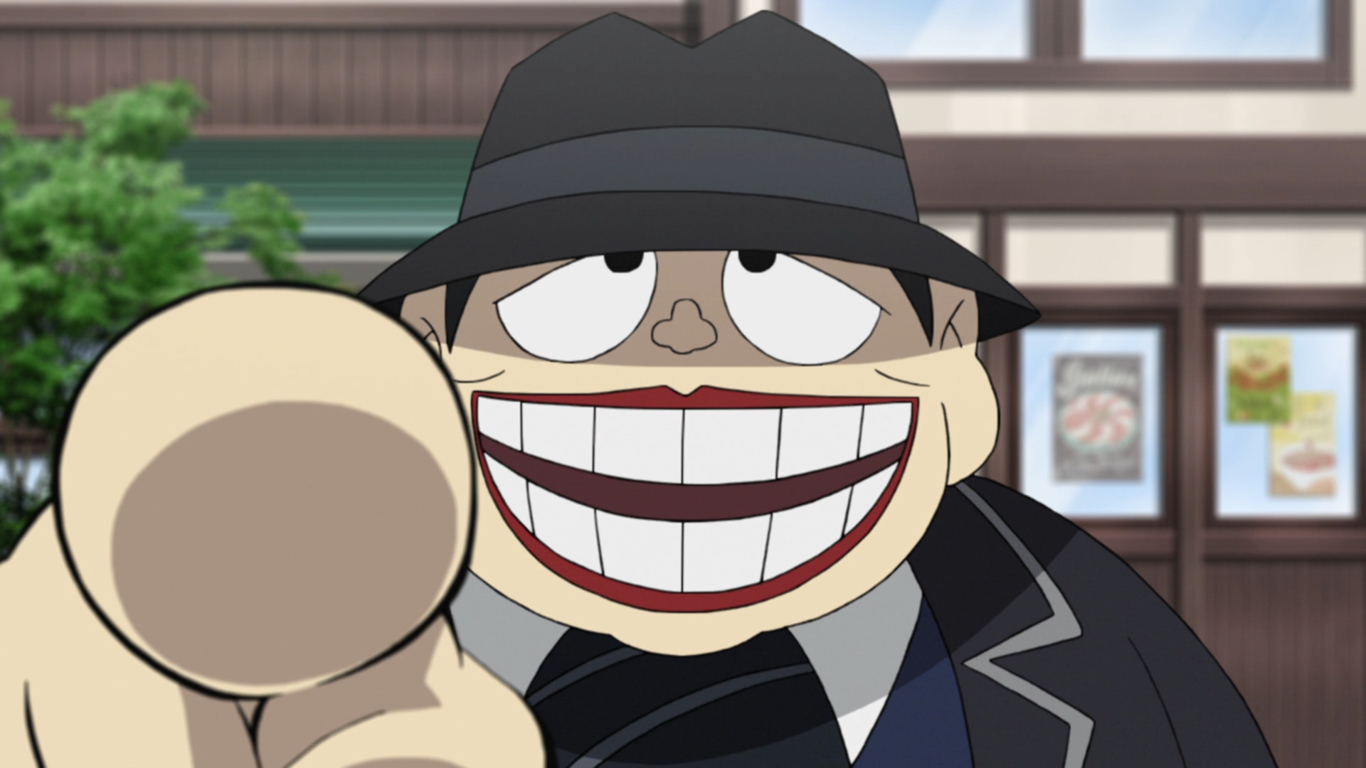 Moguro Fukuzo señala con un dedo acusador y sonríe en una escena del anime televisivo The Laughing Salesman de 2017.